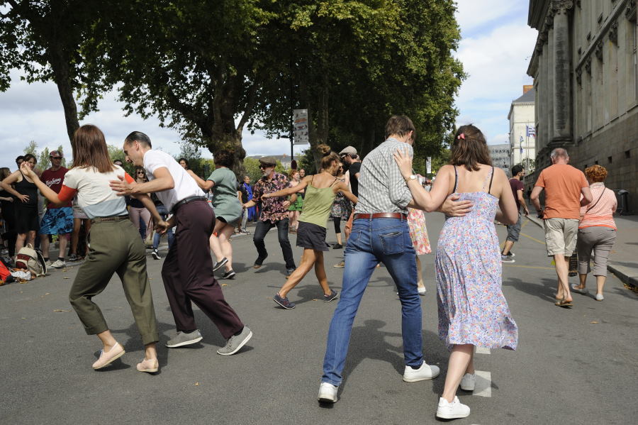 L'activité Lindy Hop organisée par l'Amicale Laïque de Port-Boyer